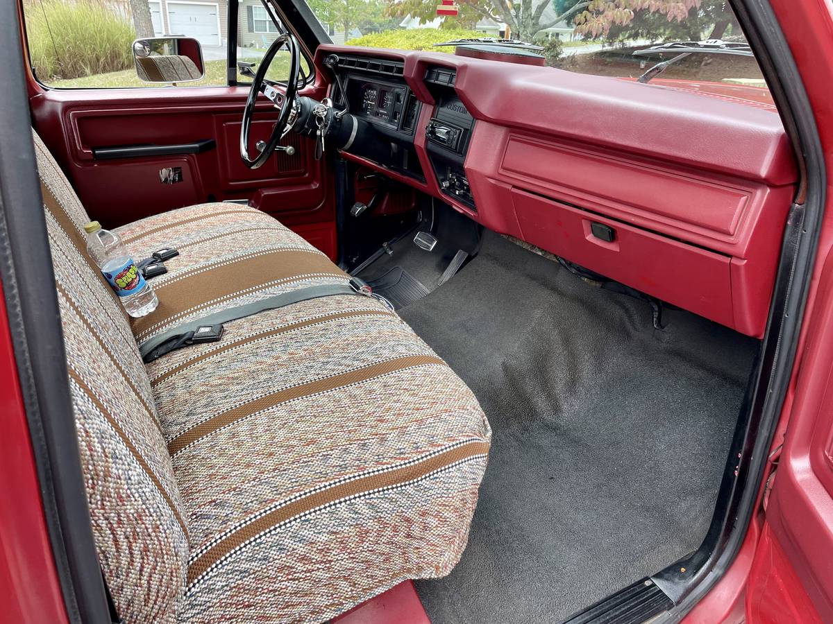 Ford-f100-custom-1981-10