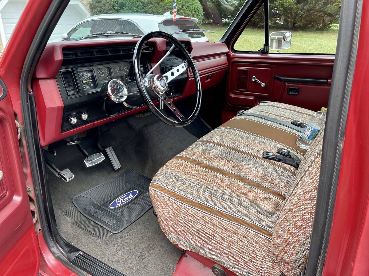 Ford-f100-custom-1981-9