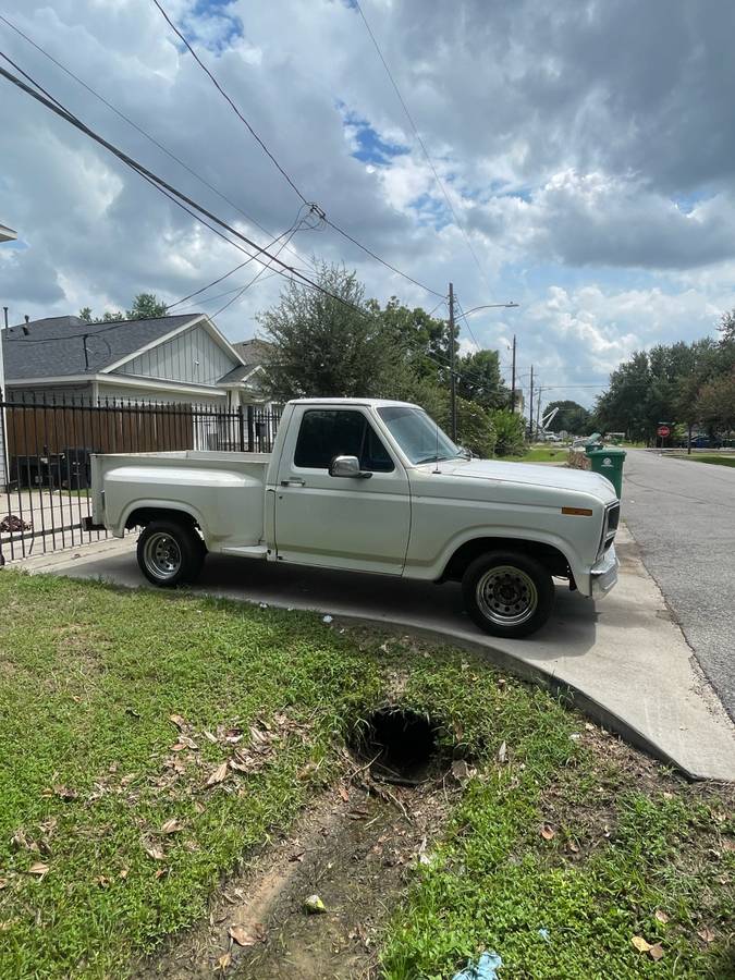 Ford-f100-custom-1981-white-1