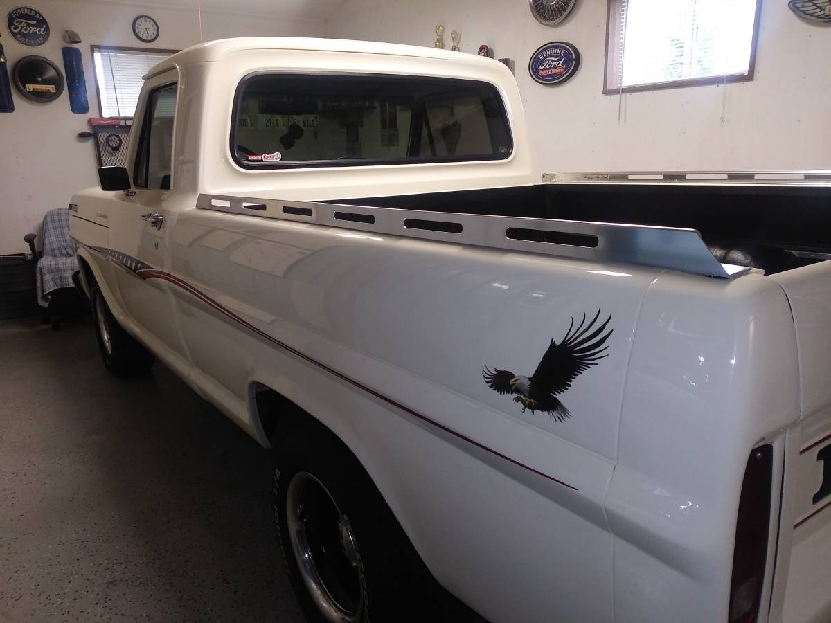 Ford-f100-pickup-1967-white-2