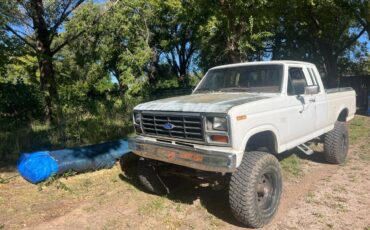 Ford-f150-1985-white-1