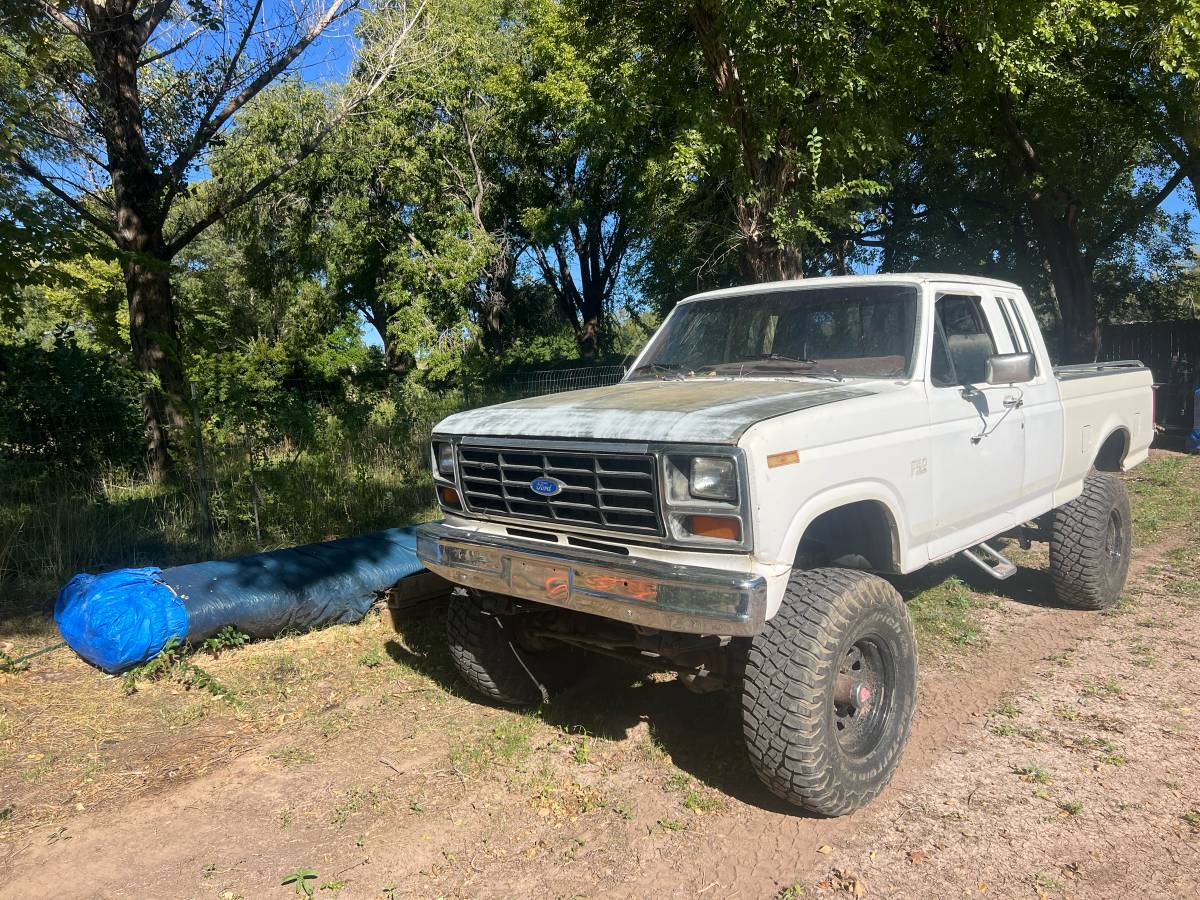 Ford-f150-1985-white-1