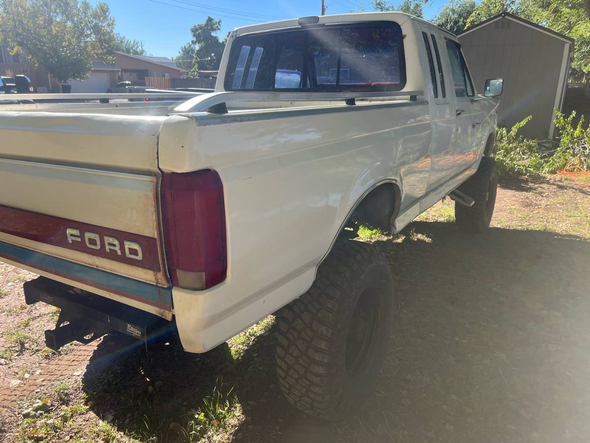 Ford-f150-1985-white-10