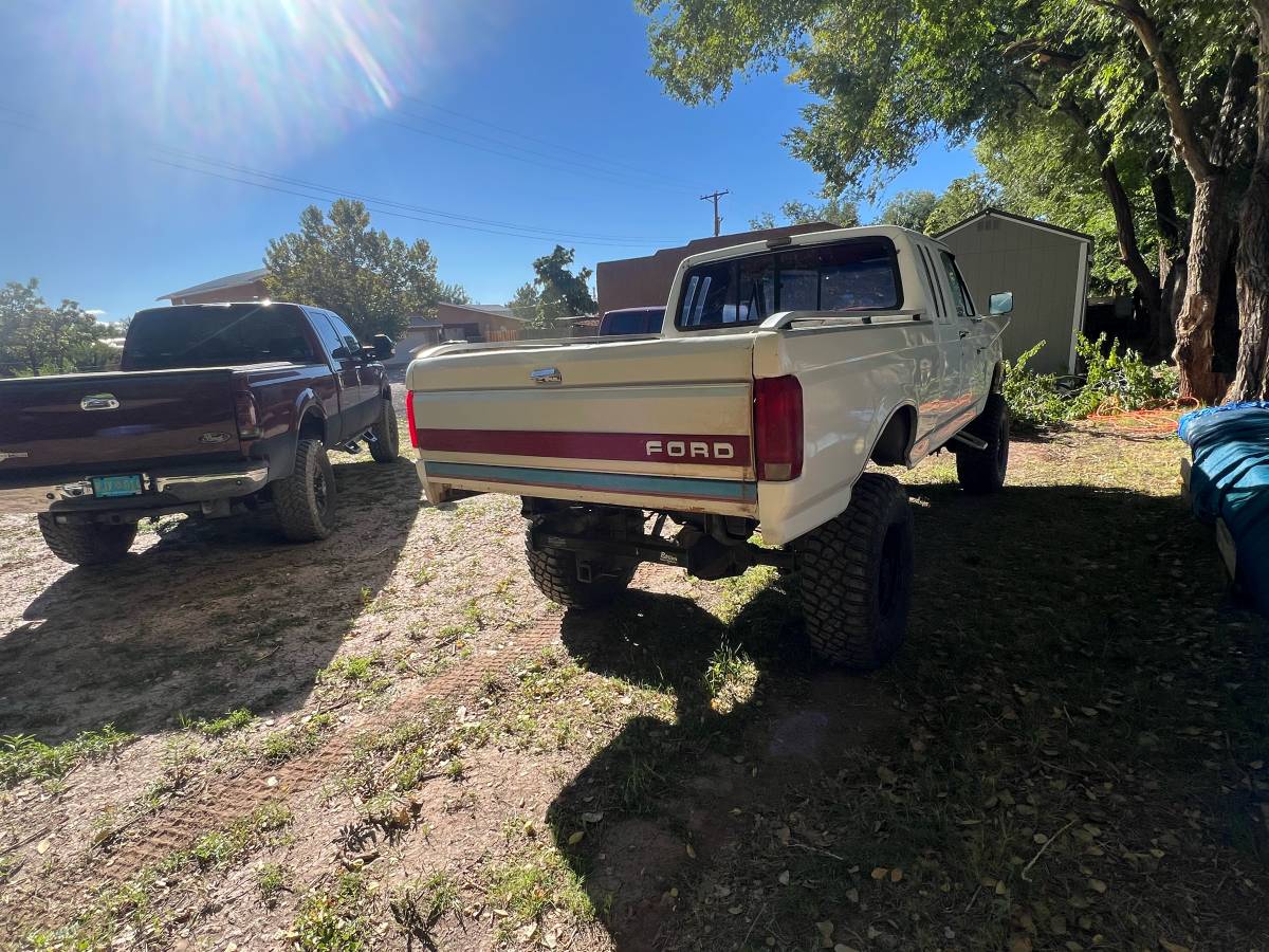 Ford-f150-1985-white-11