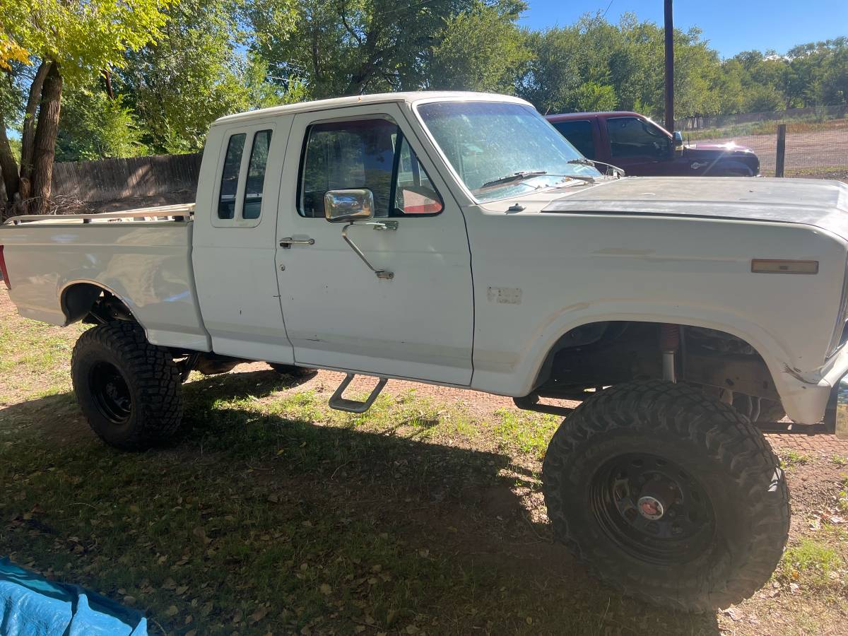 Ford-f150-1985-white-3