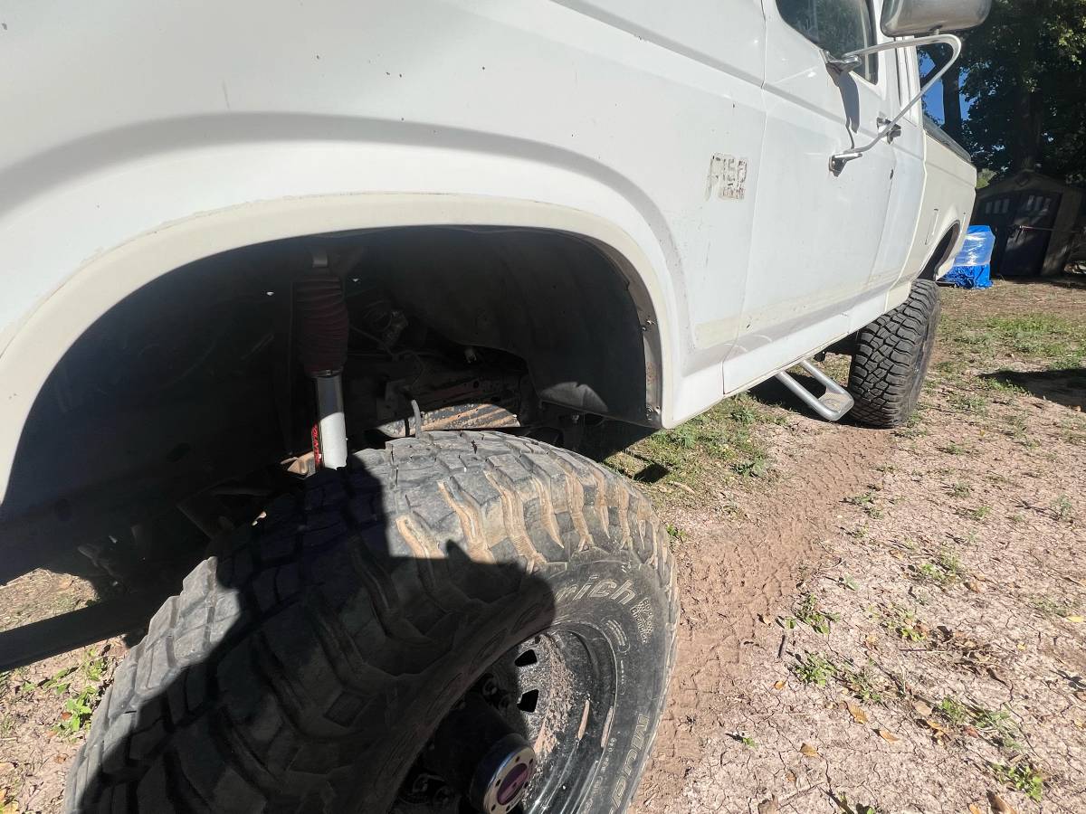 Ford-f150-1985-white-7
