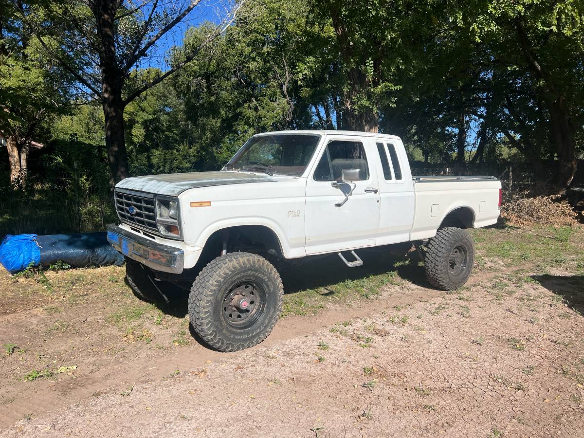 Ford-f150-1985-white