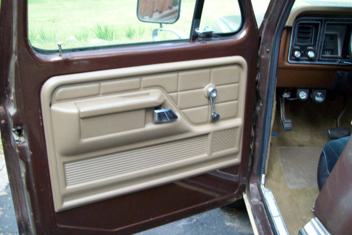 Ford-f150-xlt-4x4-1978-brown-3