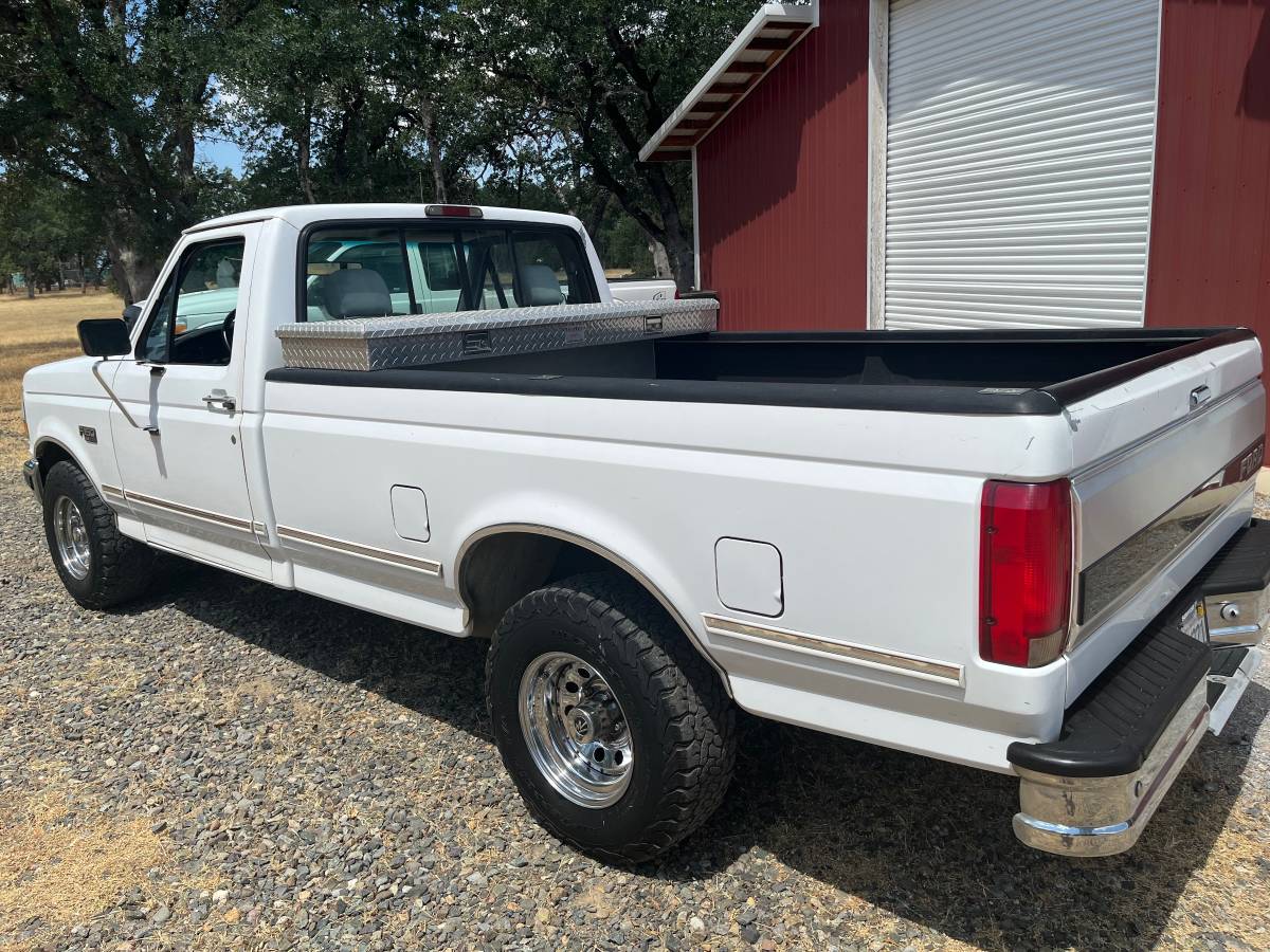 Ford-f150-xlt-gas-truck-auto-1995-white-1