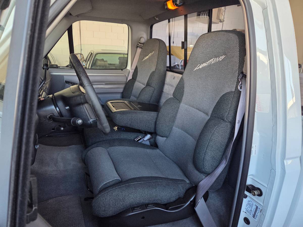 Ford-f150-xlt-lightning-1995-10