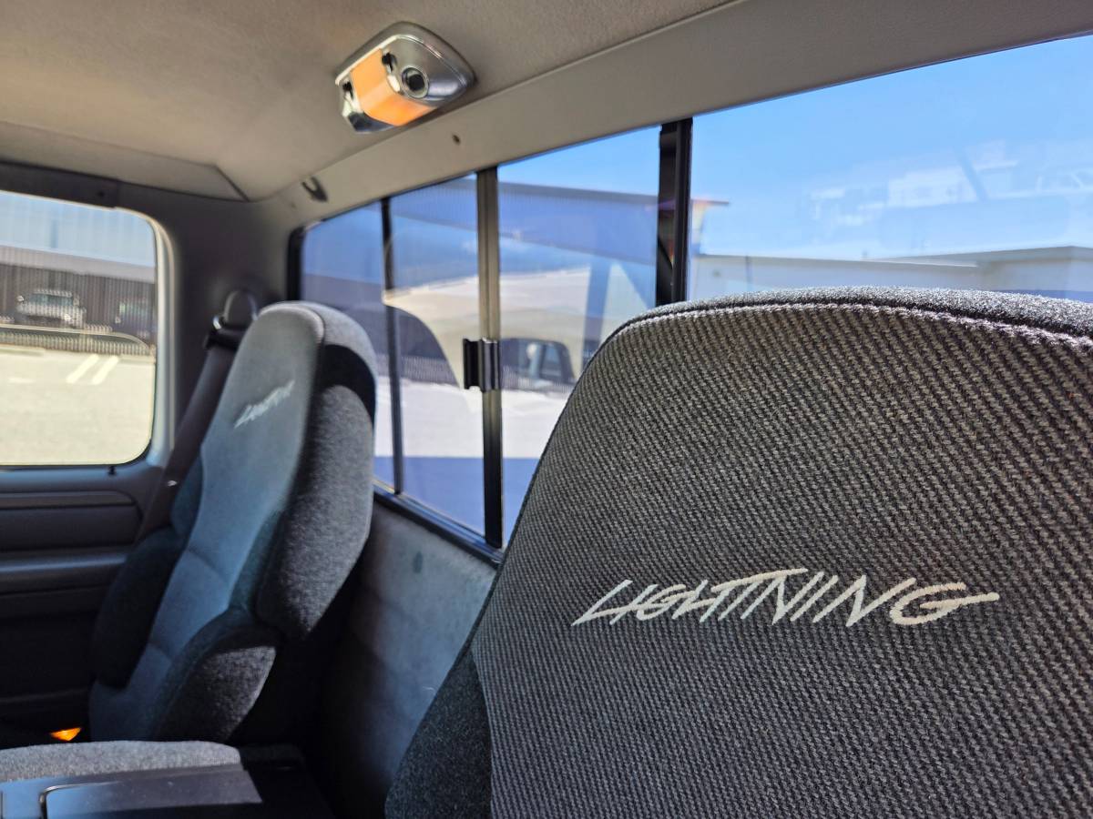 Ford-f150-xlt-lightning-1995-15
