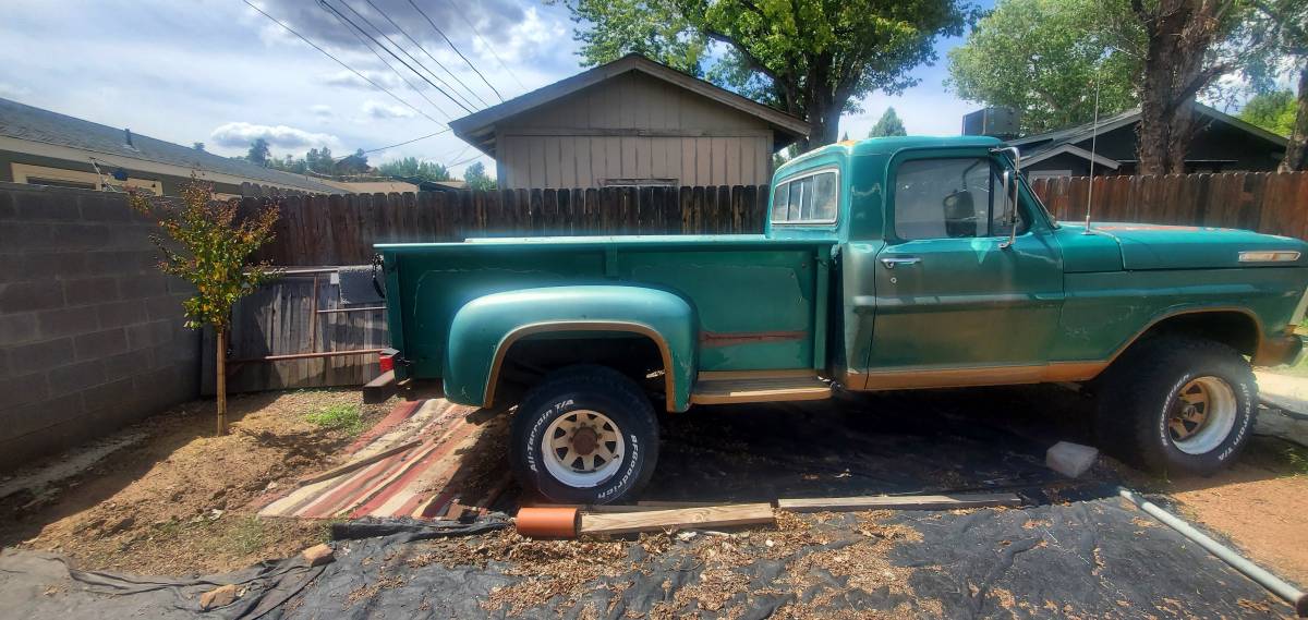 Ford-f250-4wd-1971-green-2