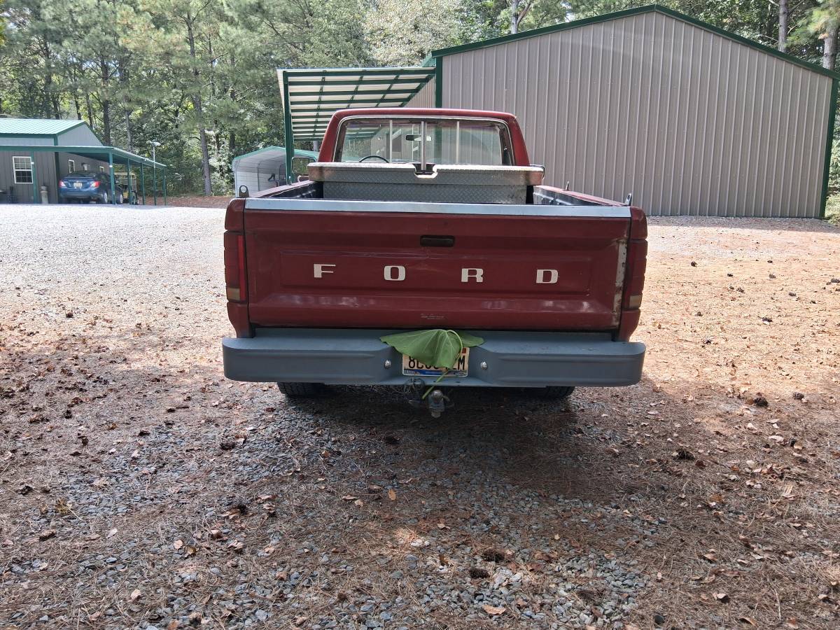 Ford-f250-4x4-1984-red-1
