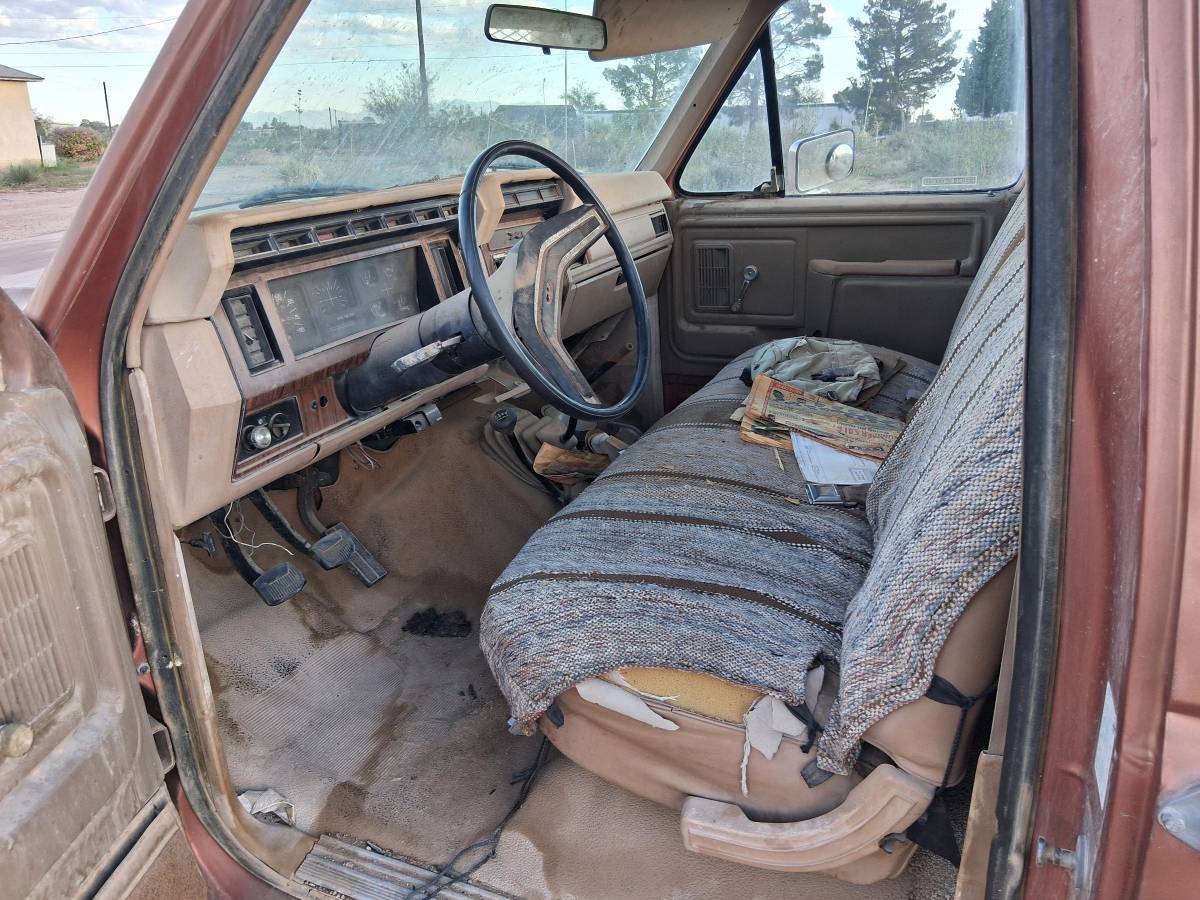 Ford-f250-4x4-diesel-1984-brown-3