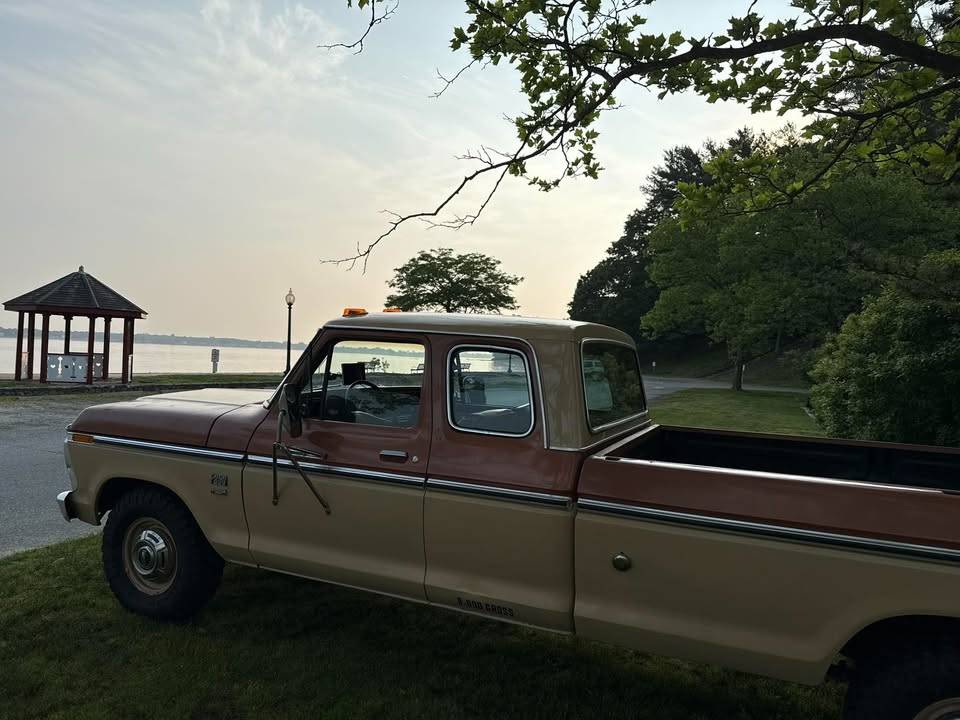 Ford-f250-camper-special-1976-brown-1