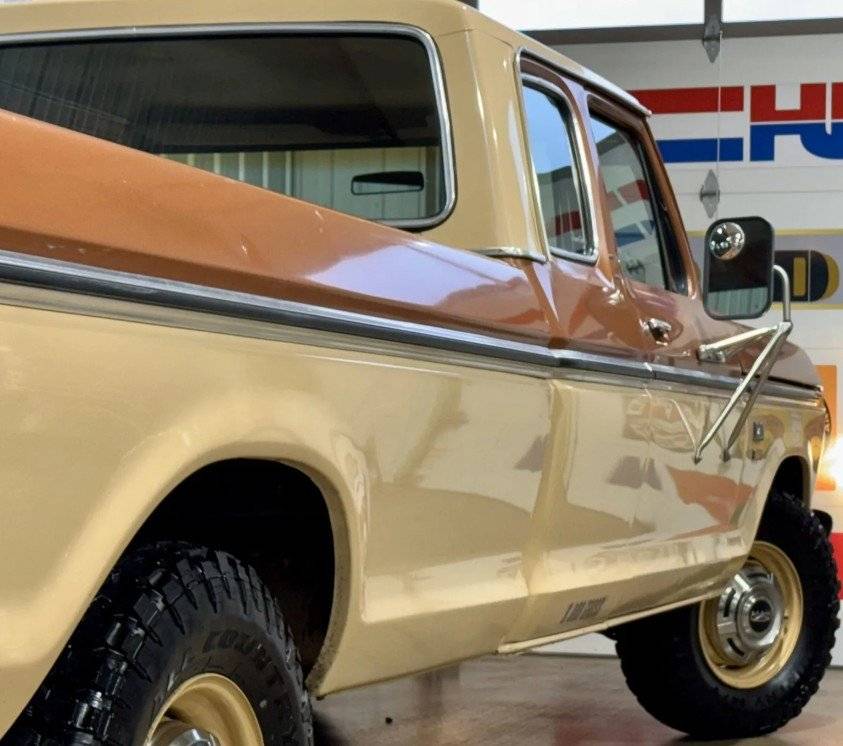 Ford-f250-camper-special-1976-brown