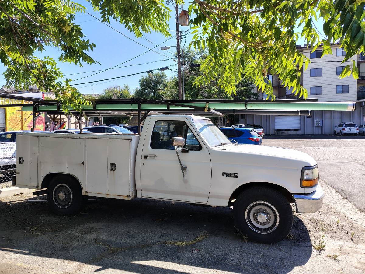 Ford-f250-utility-cab-1995-white-3