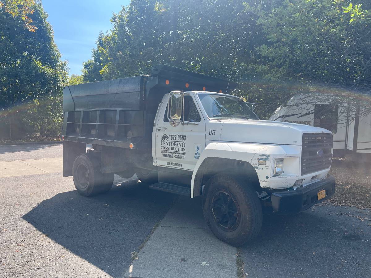 Ford-f600-1985-white-1