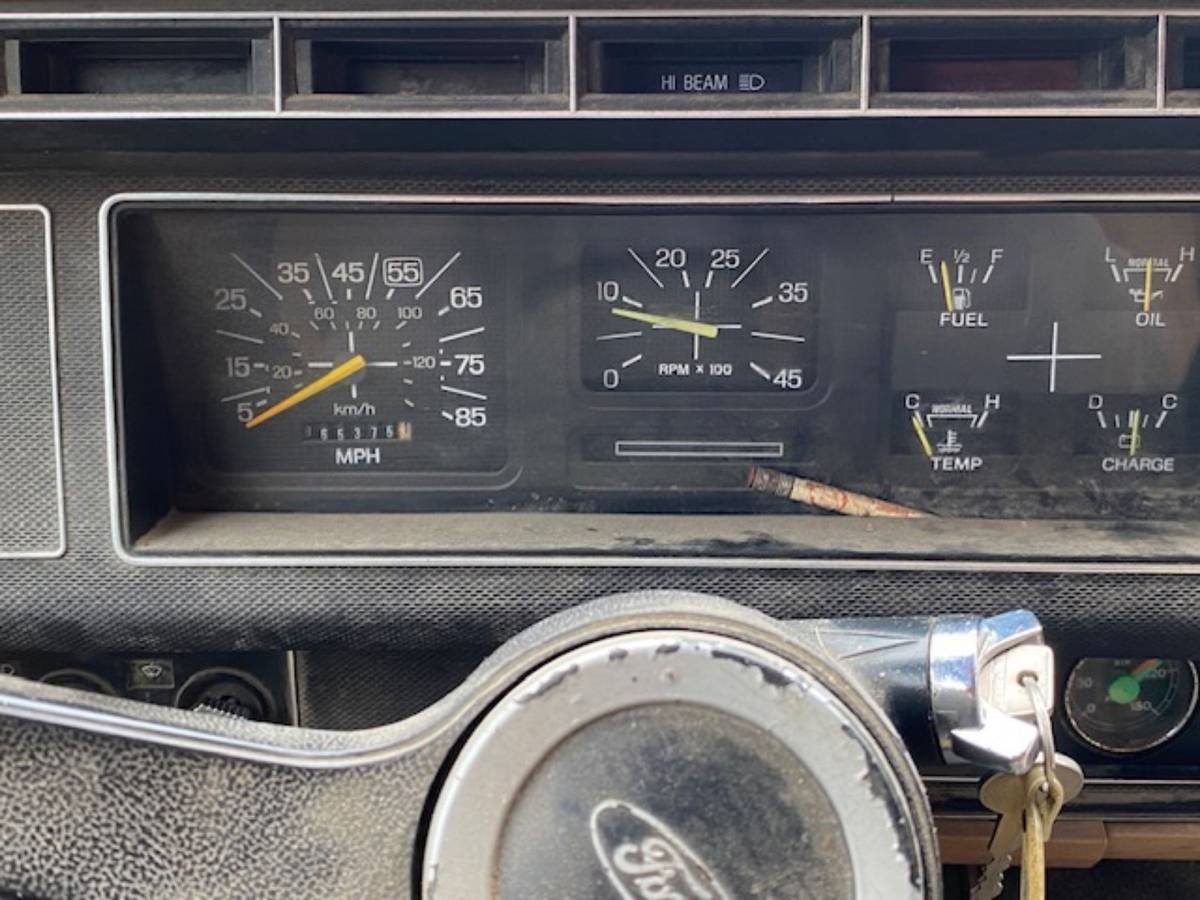 Ford-f700-1985-white-3