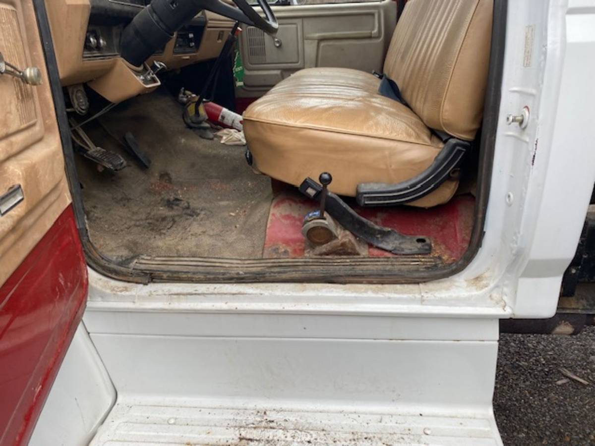 Ford-f700-1985-white-4