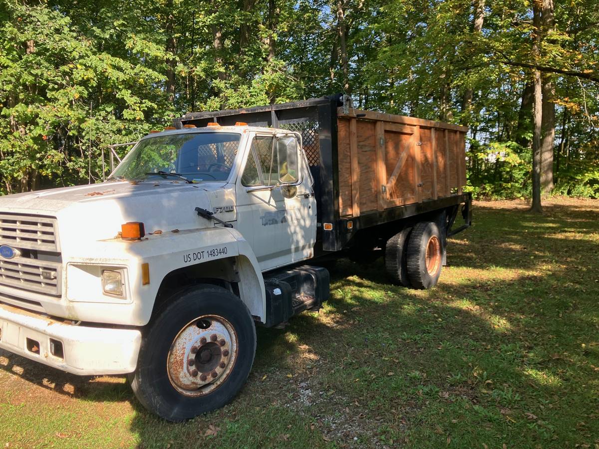 Ford-f700-1992-white-7