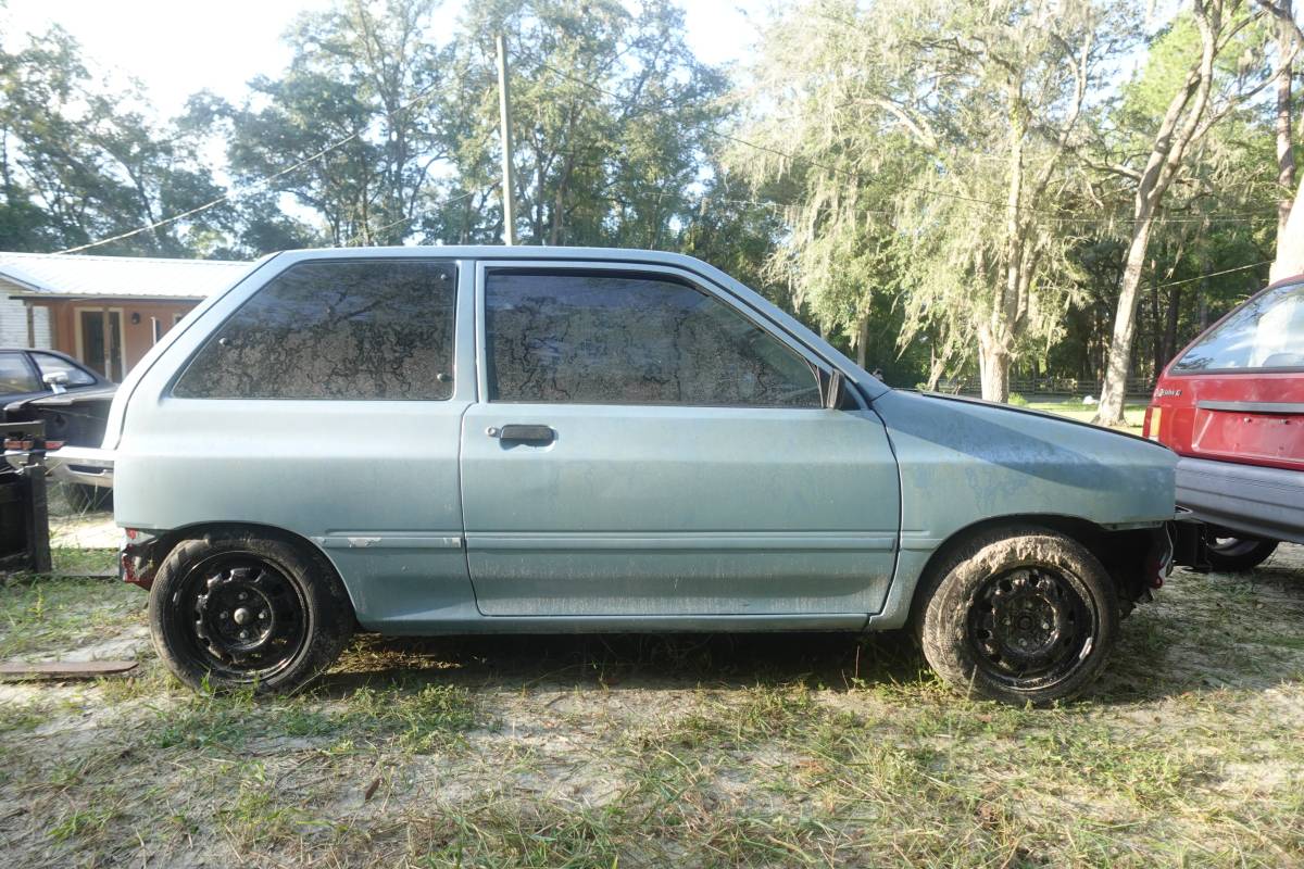 Ford-festiva-1989-10