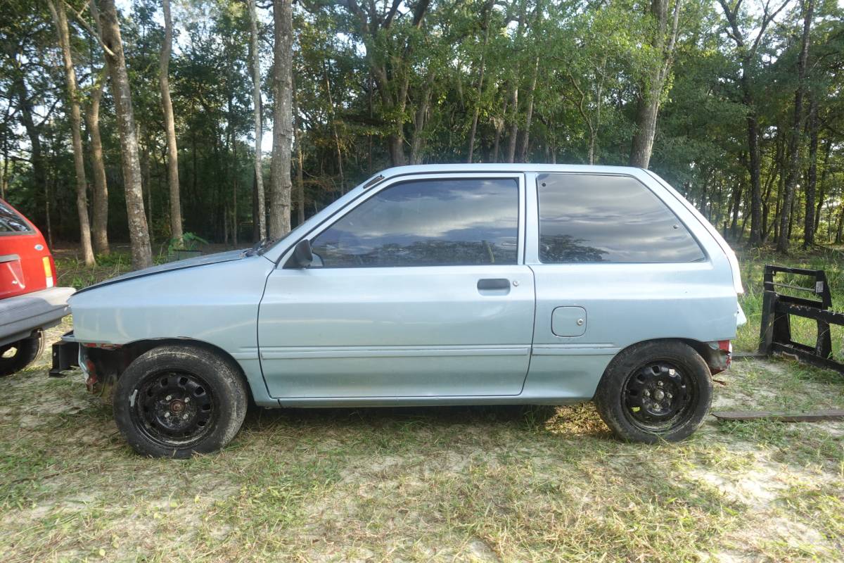 Ford-festiva-1989-12