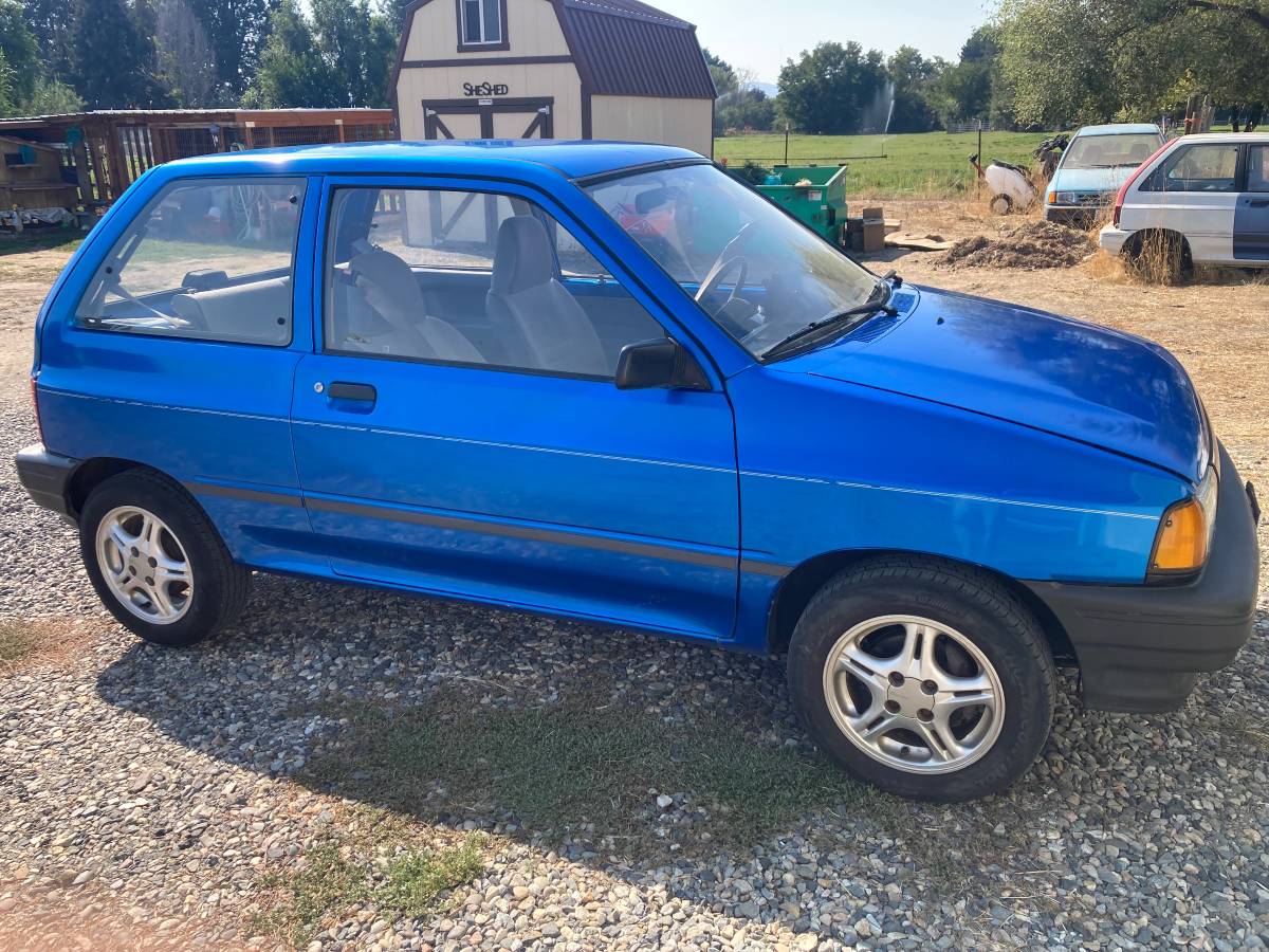 Ford-festiva-1993-blue-5