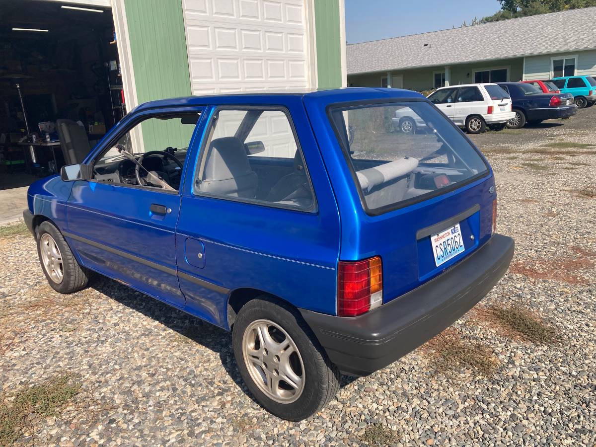 Ford-festiva-1993-blue-6