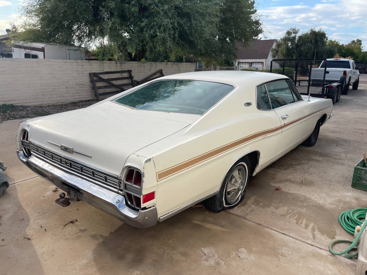 Ford-galaxie-1968-yellow-1
