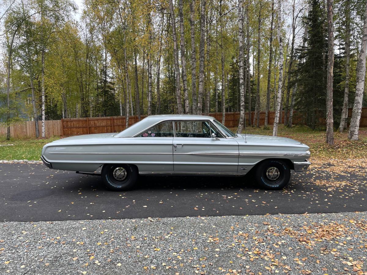 Ford-galaxie-500-1964-grey