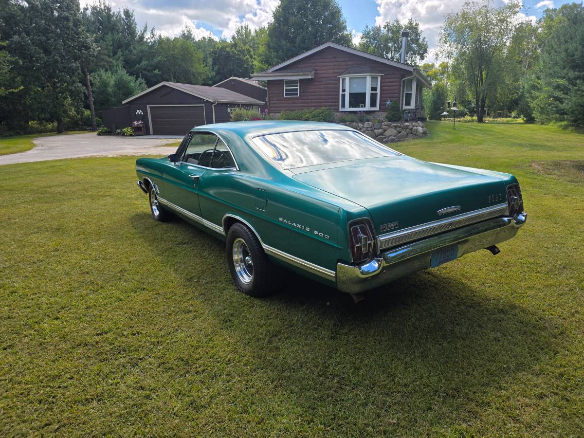 Ford-galaxie-500-1967-green-8