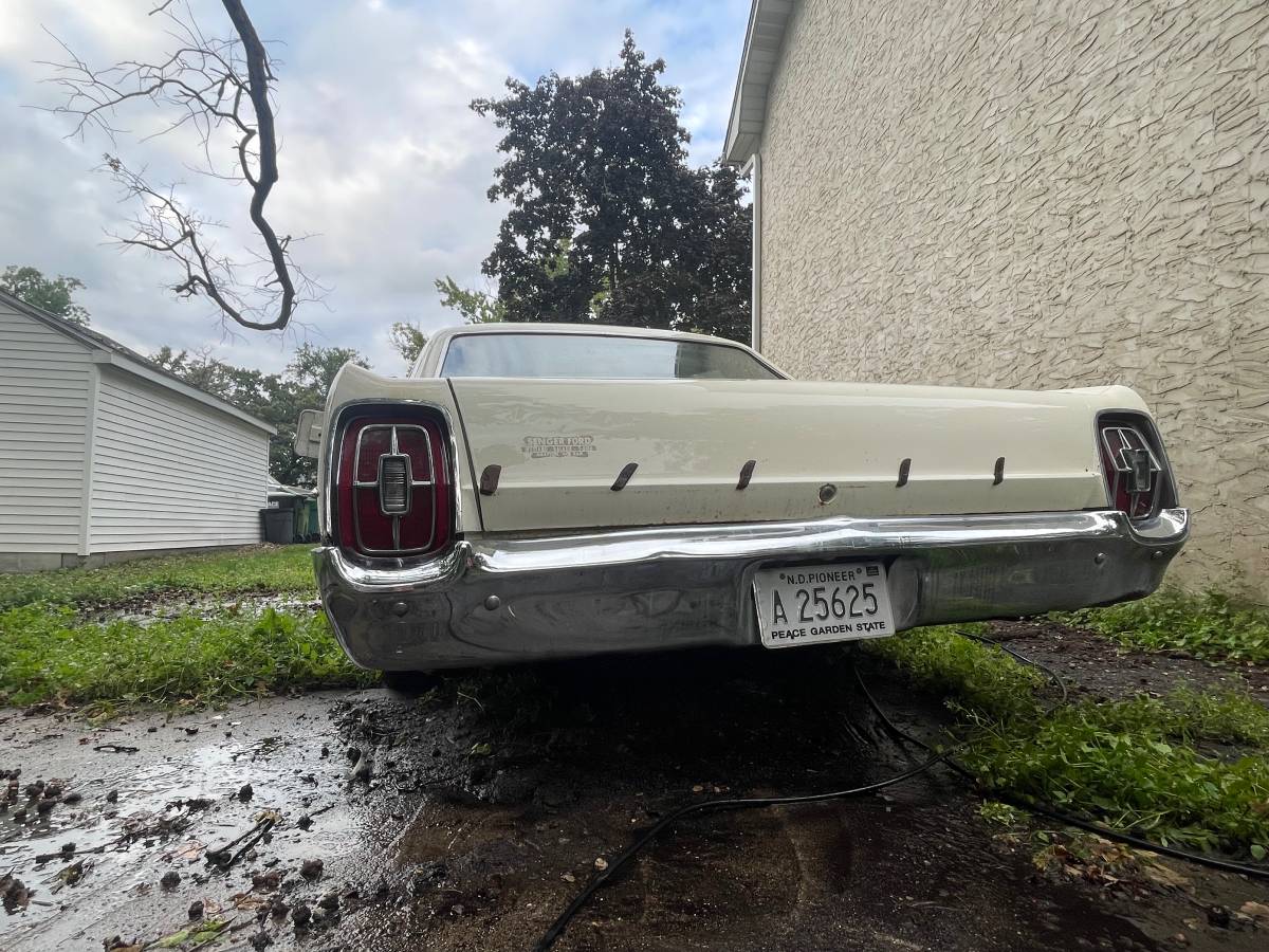 Ford-galaxy-500-1967-6