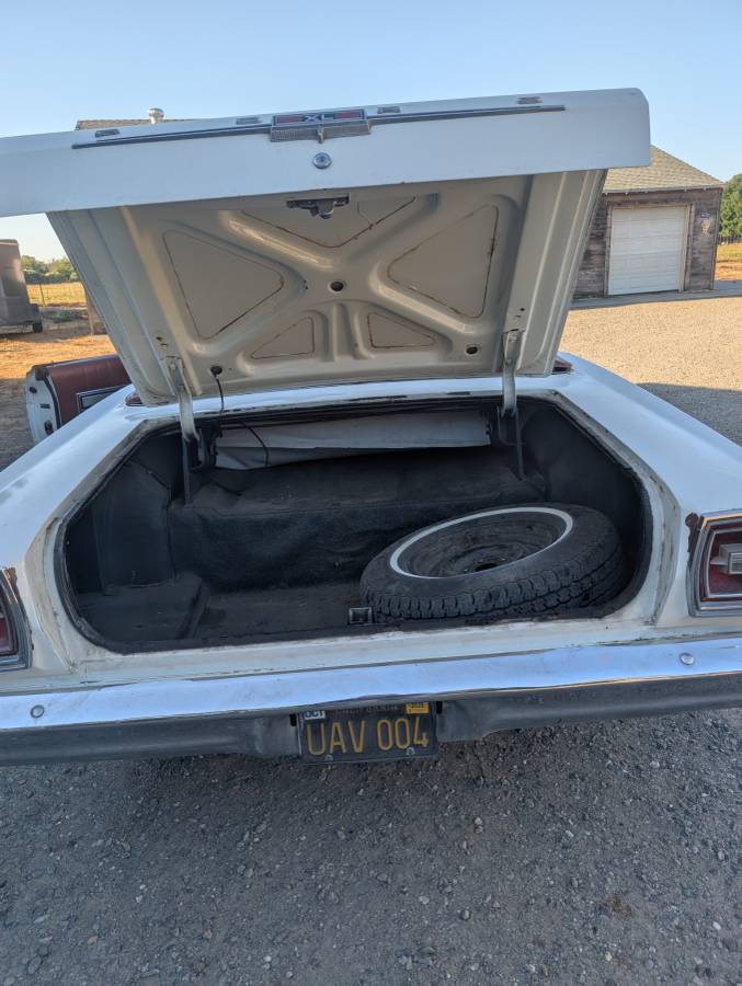 Ford-galaxy-500-xl-1966-white-9