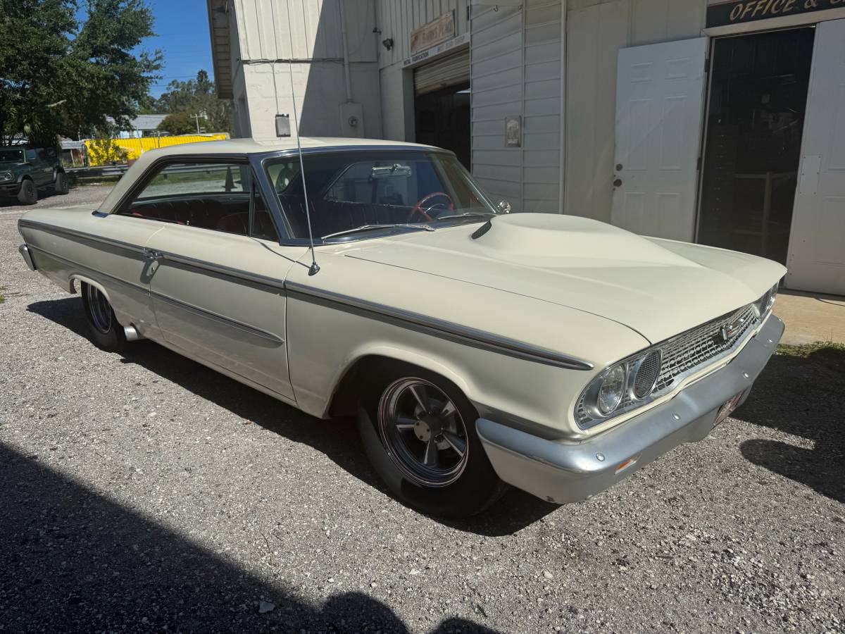 Ford-galaxy-lightweight-clone-1963-white-2