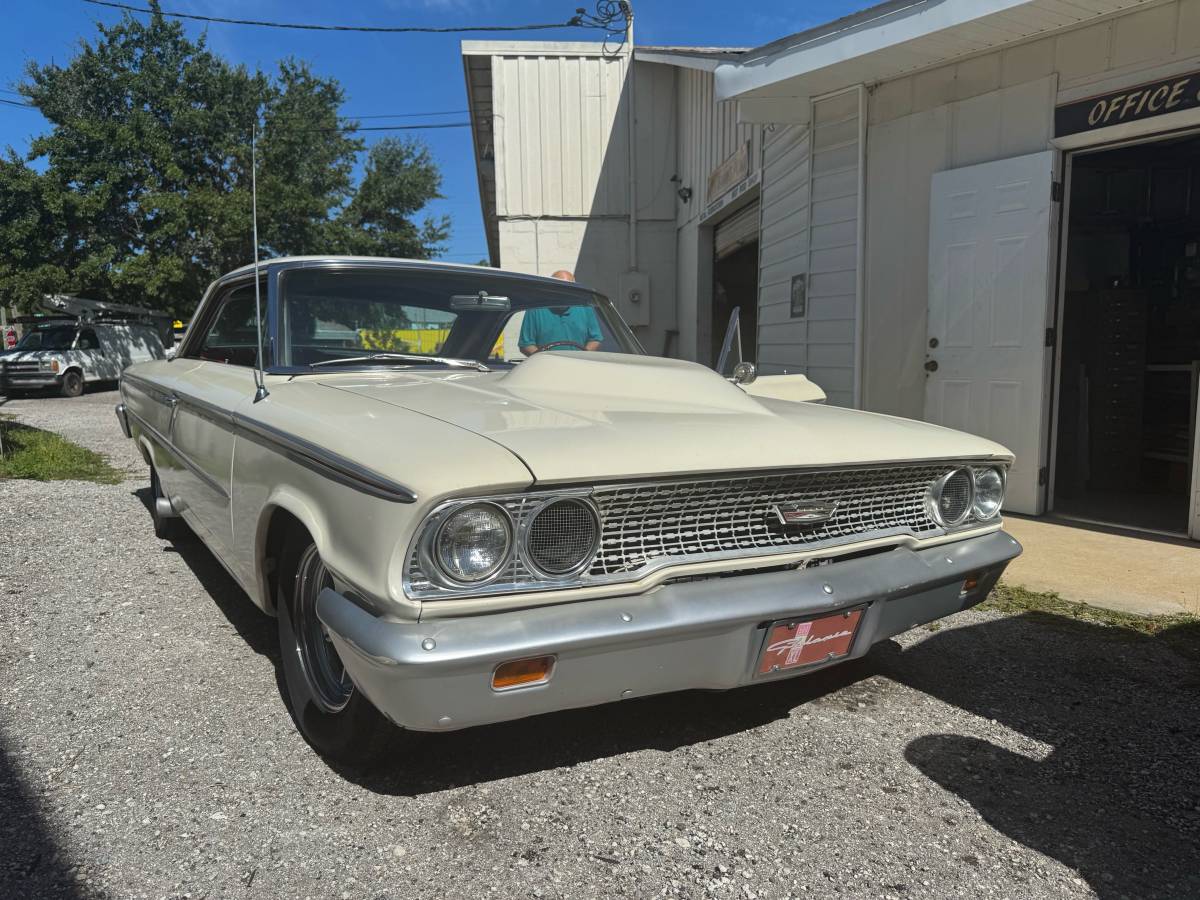 Ford-galaxy-lightweight-clone-1963-white-5