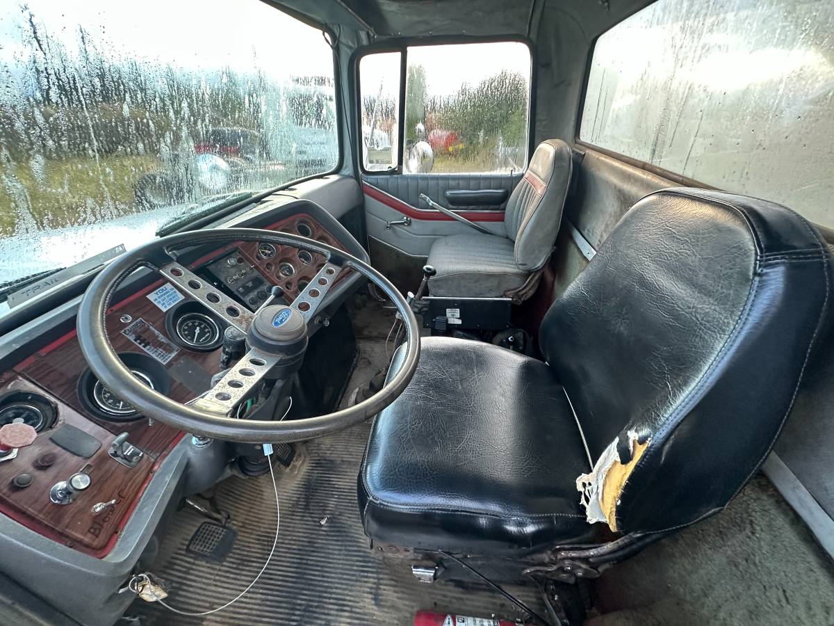 Ford-l8000-diesel-1982-white-2