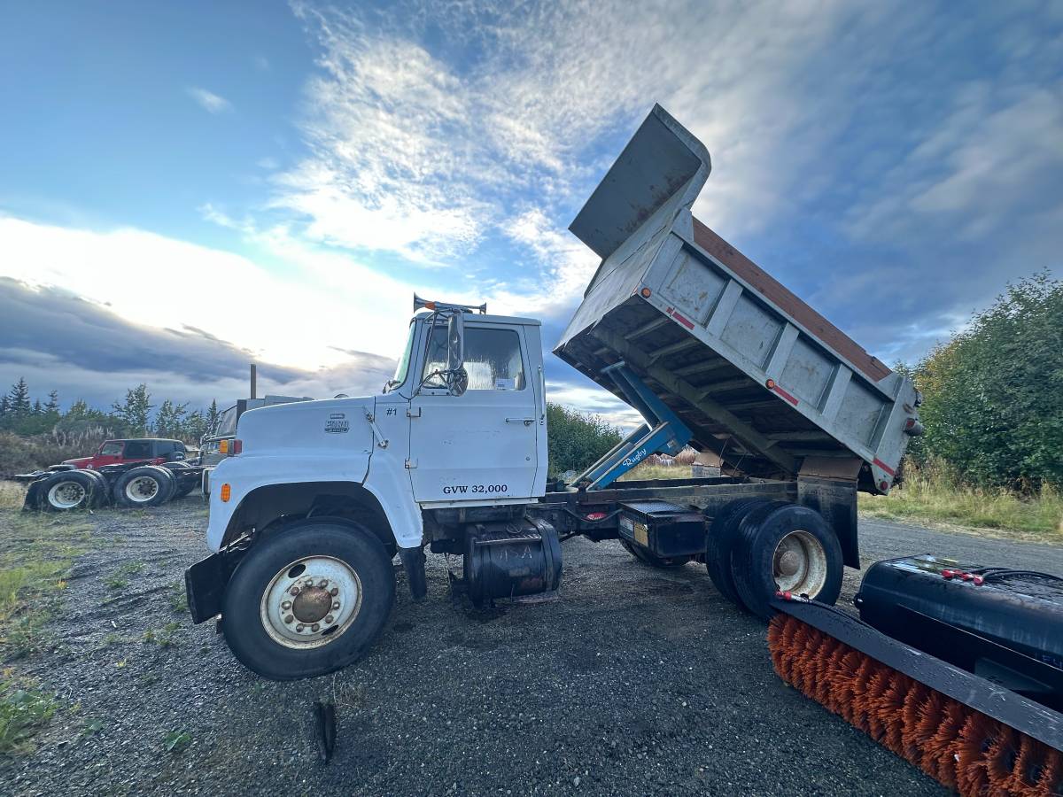 Ford-l8000-diesel-1982-white-3
