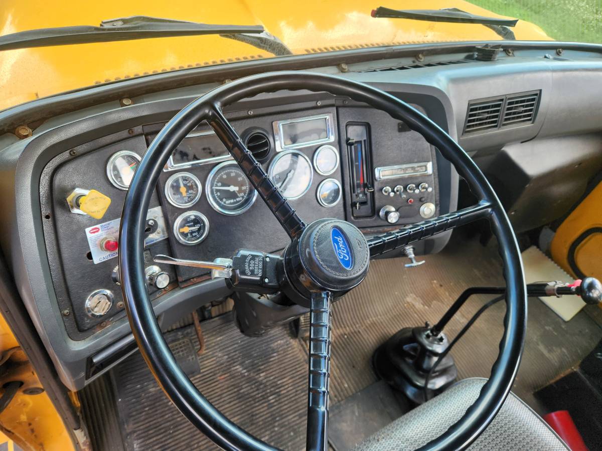 Ford-l8000-diesel-1991-orange-18