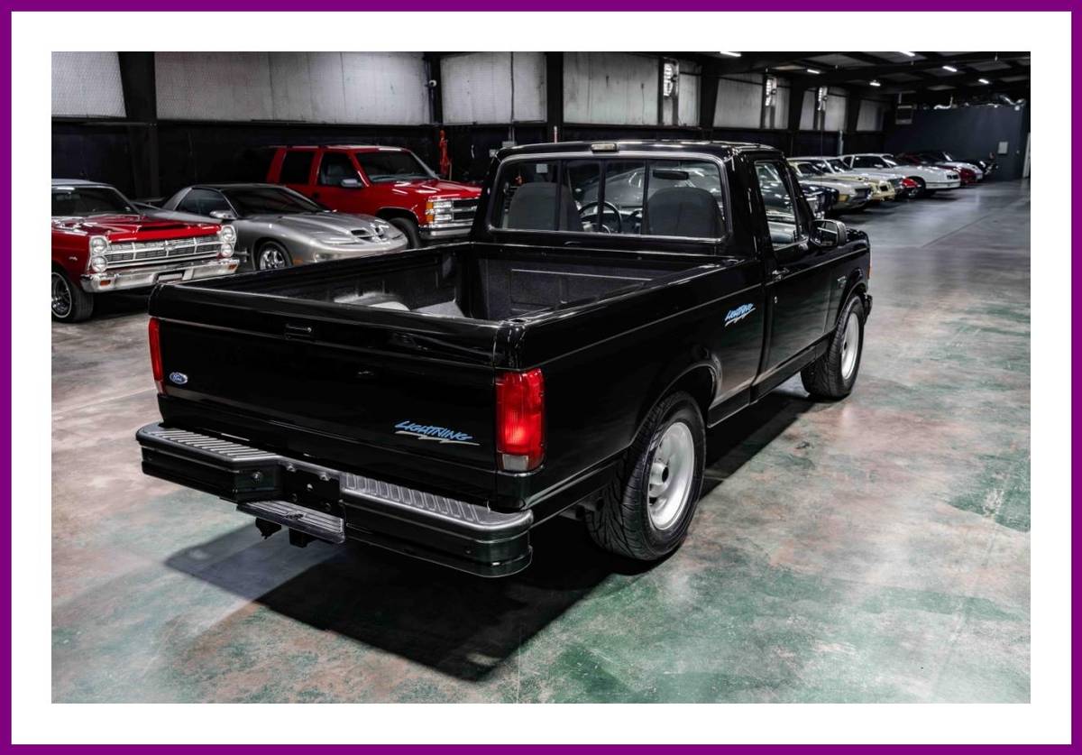 Ford-lightning-1993-black-21