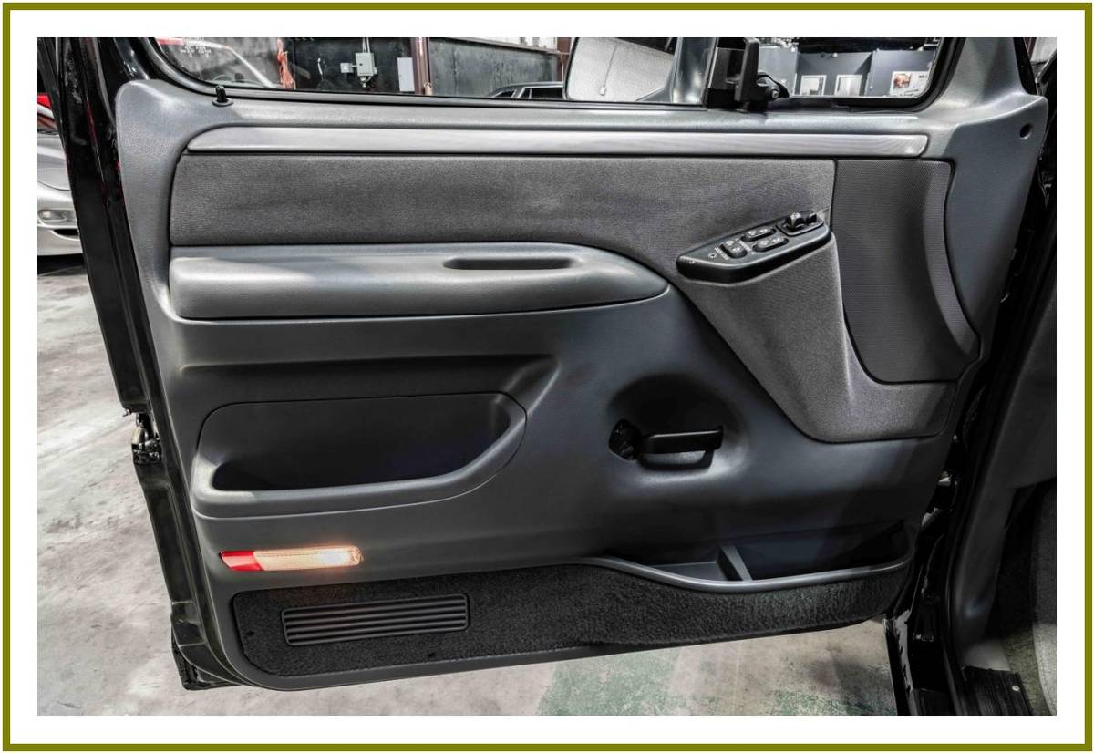 Ford-lightning-1993-black-50