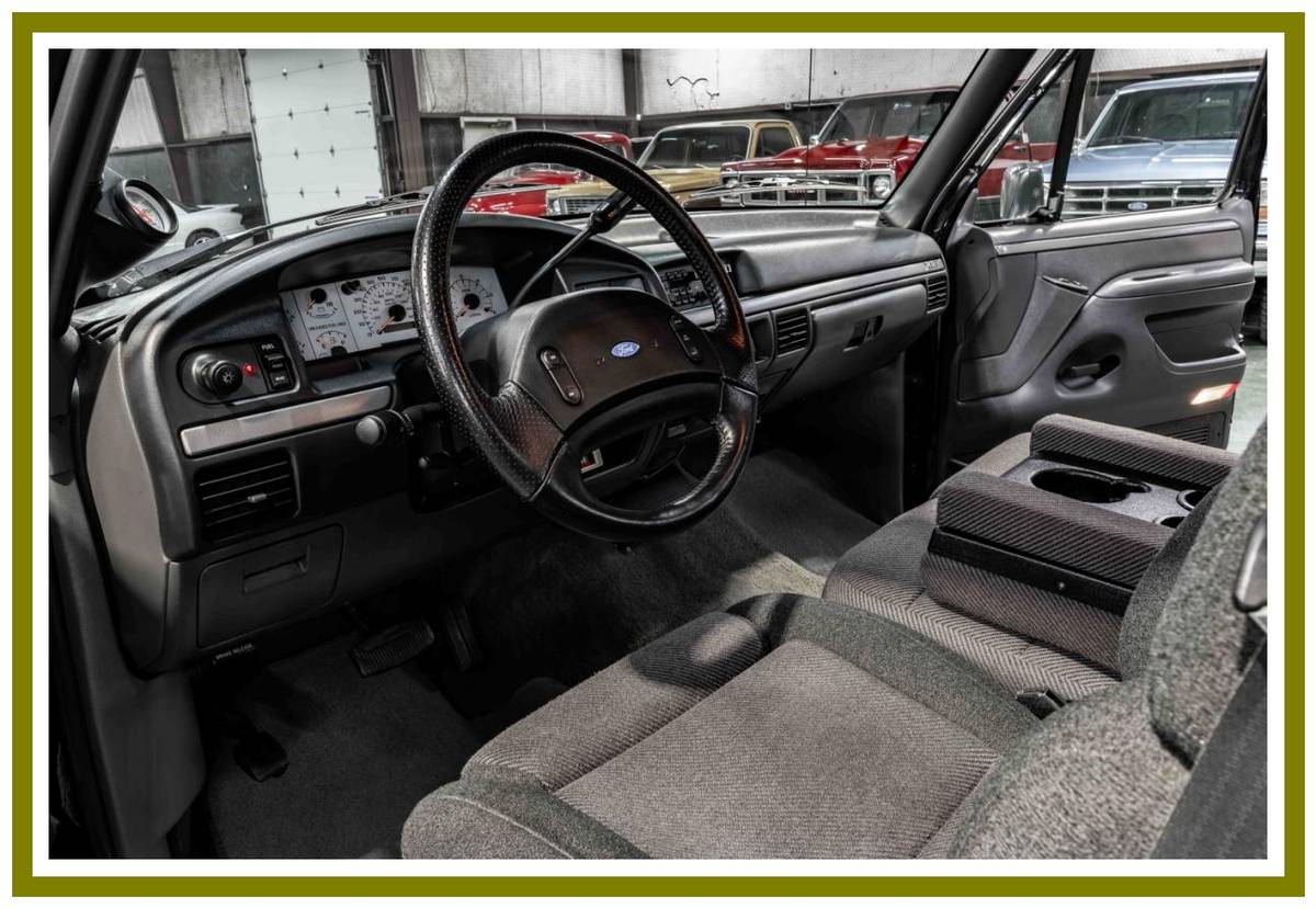 Ford-lightning-1993-black-52