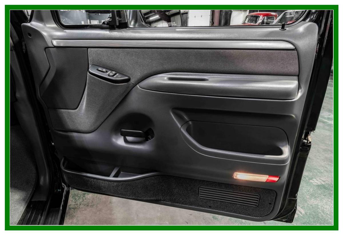 Ford-lightning-1993-black-53
