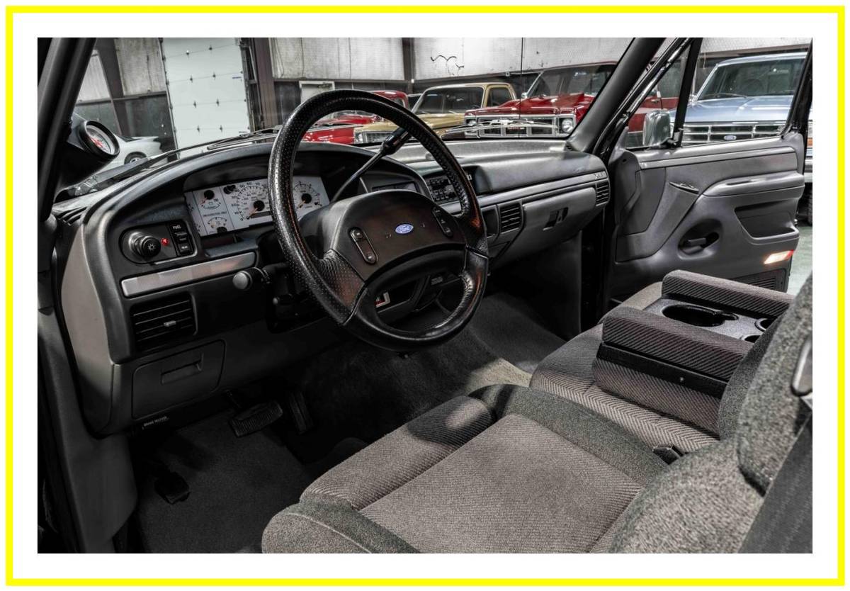 Ford-lightning-1993-black-67