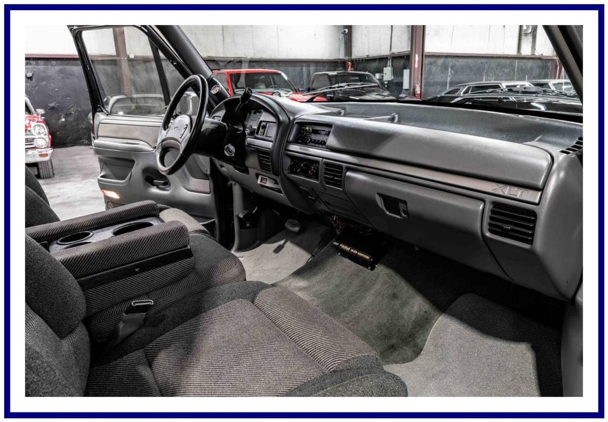 Ford-lightning-1993-black-70