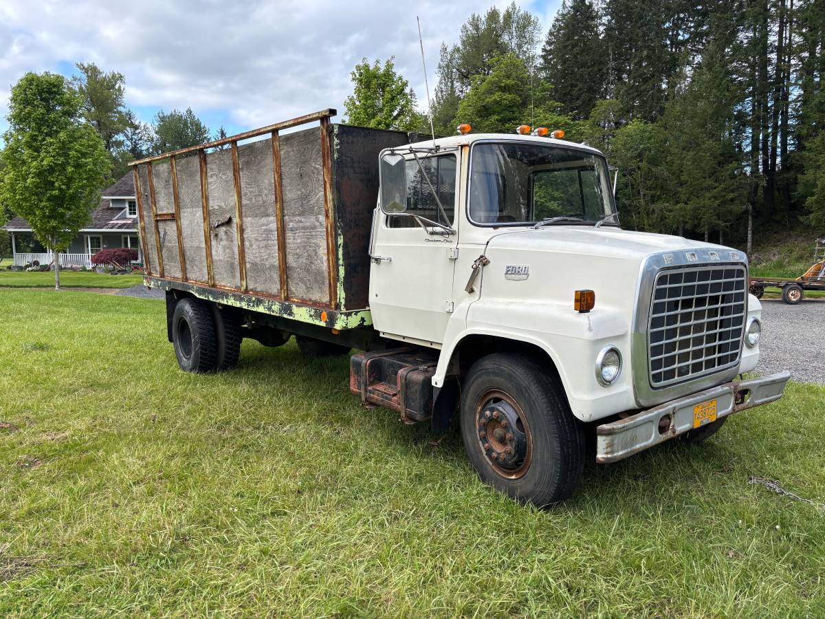 Ford-ln-750-1976-white-1