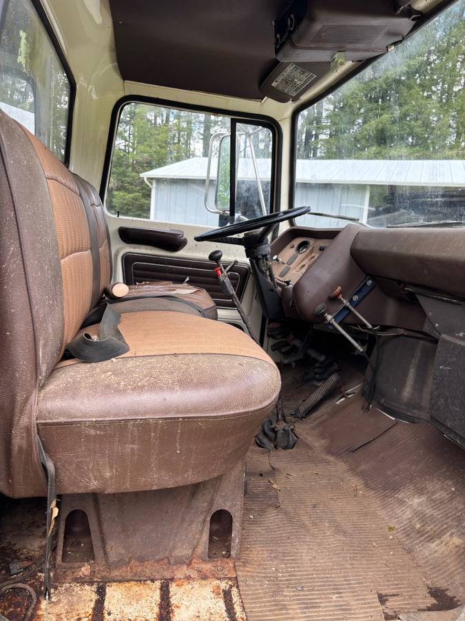 Ford-ln-750-1976-white-8