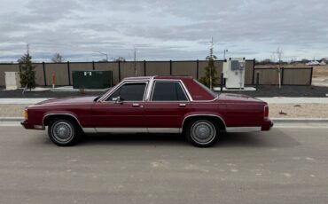 Ford-ltd-crown-victoria-1988-custom