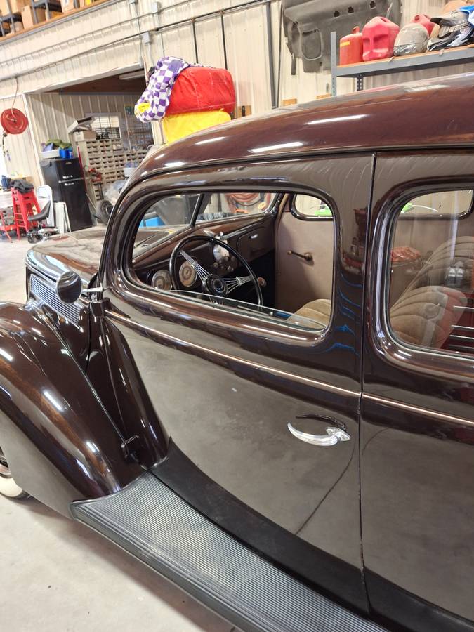 Ford-model-78-quotslantbackquot-1937-brown-2