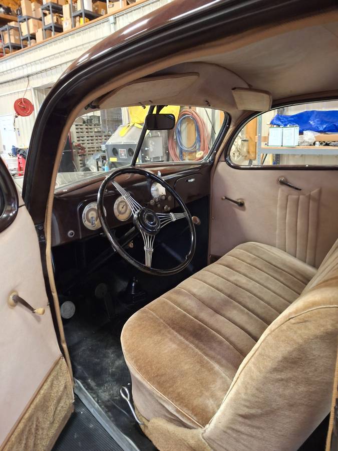 Ford-model-78-quotslantbackquot-1937-brown-3